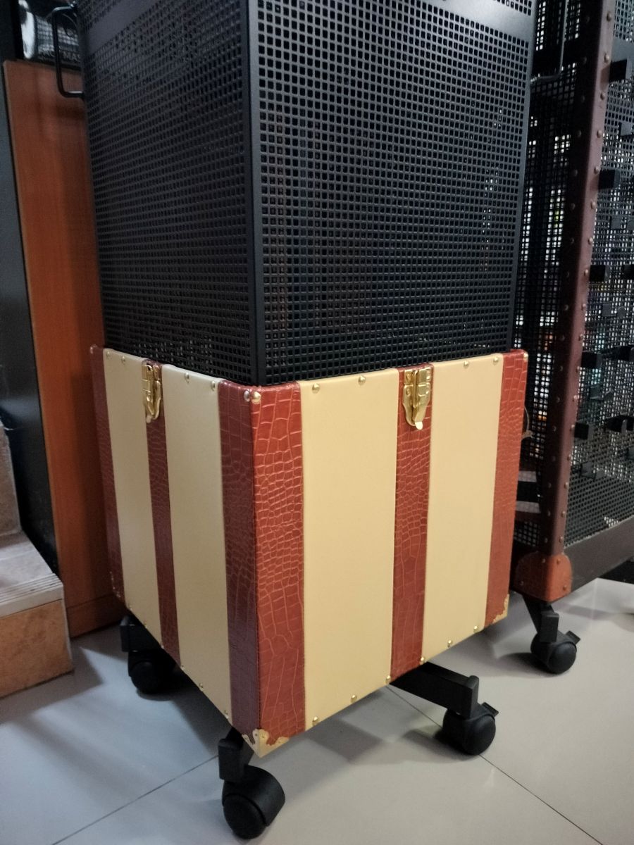 Luxury Floor Spinner (Leo)