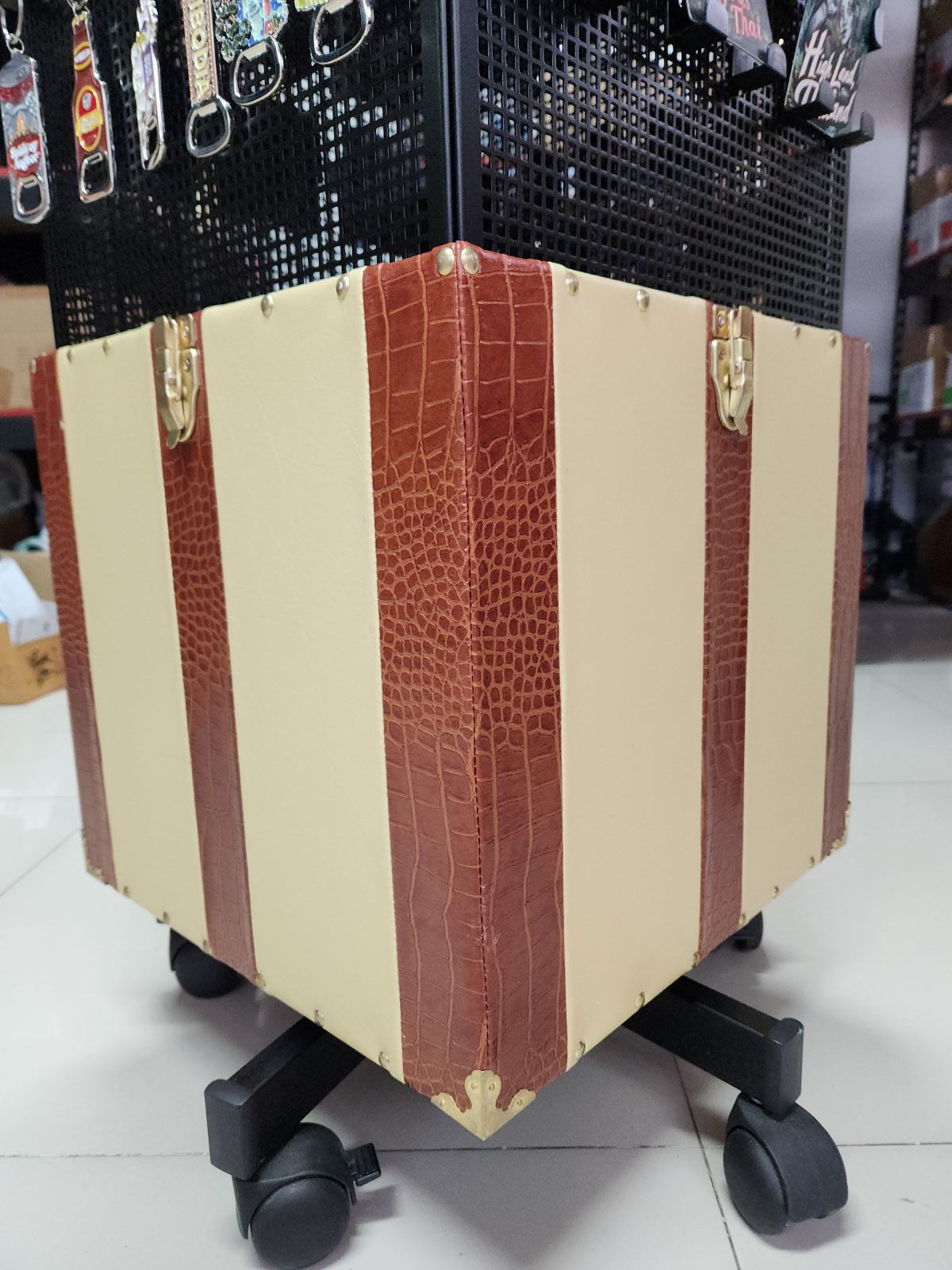Luxury Floor Spinner (Leo)